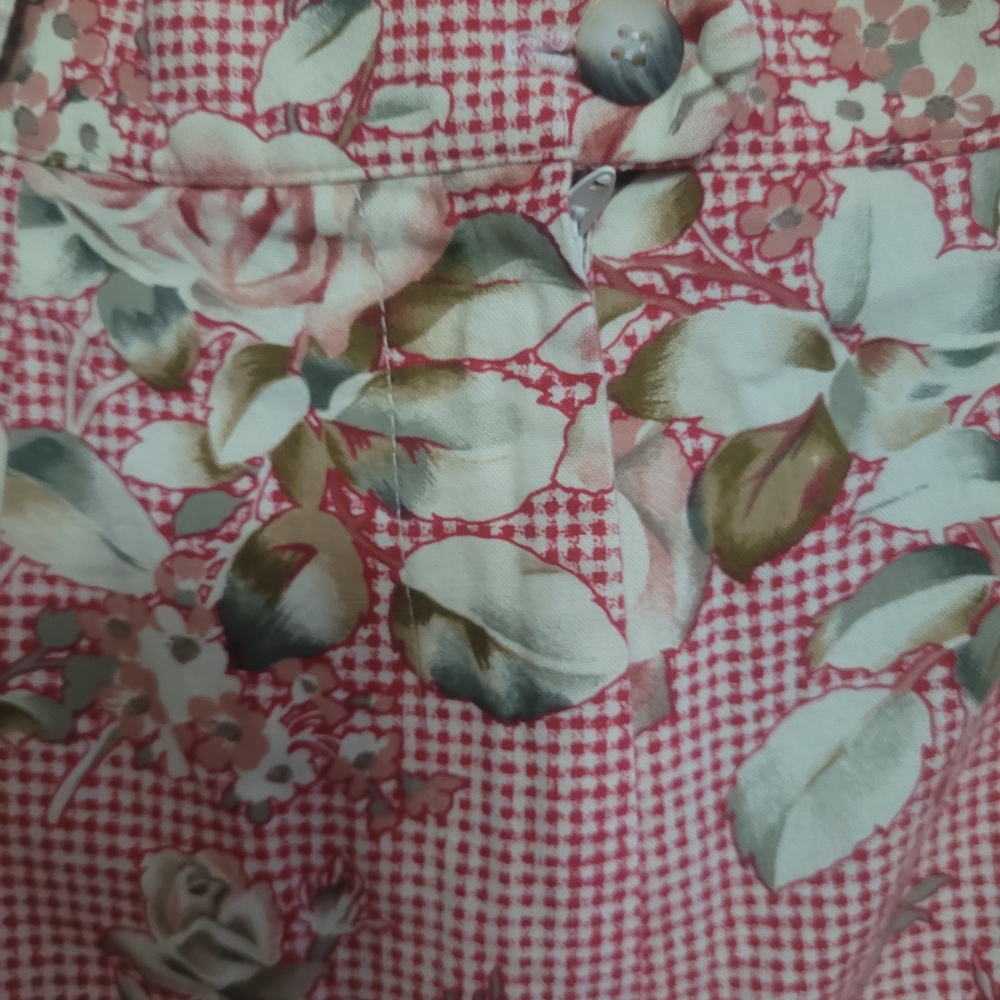 Vintage Floral Women's Bermuda Shorts - Picture 2 of 8